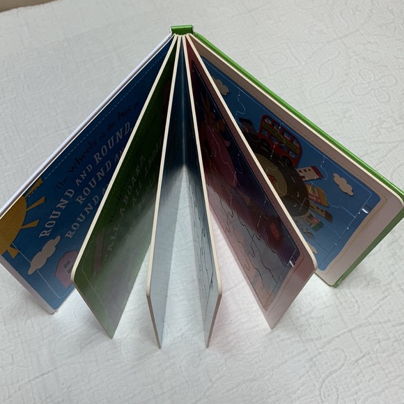 Jigsaw Puzzles in a Board Book “Wheels on the Bus” - Picture 12 of 12